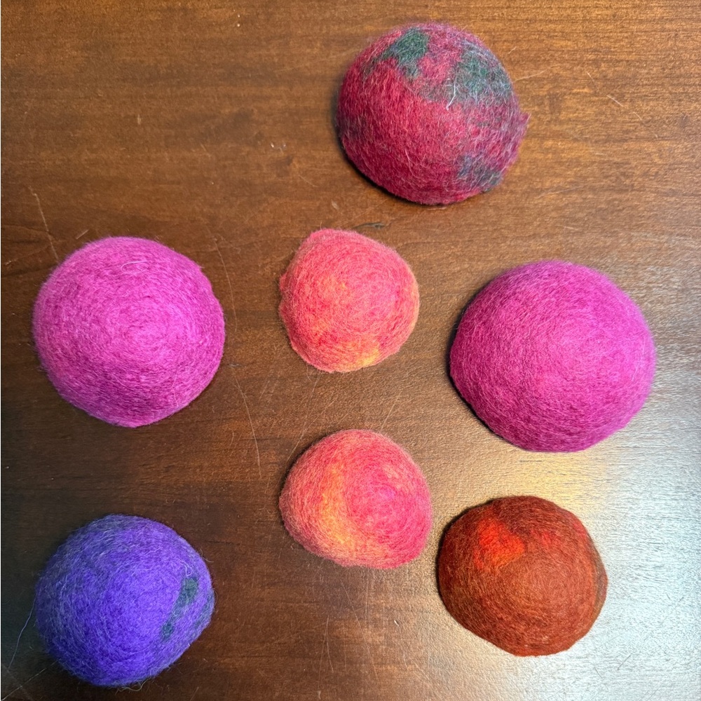 Hand felted pin cushion - Picture 3 of 3